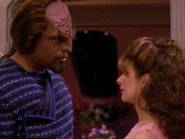 Worf and Deanna go on a romantic date