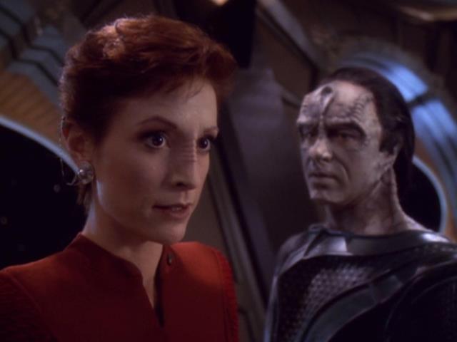 Kira gives Weyoun and Dukat a status update