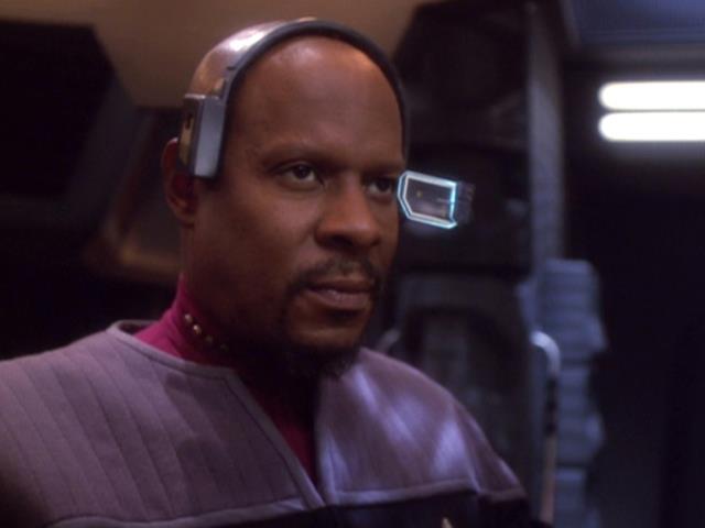 Captain Sisko activates the virtual headset