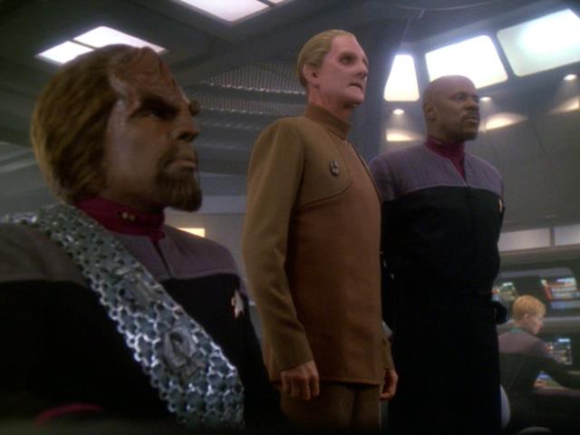 Worf, Odo, and Sisko on the bridge of the U.S.S. Defiant