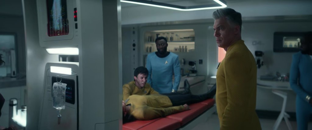 Captain Pike tours sickbay