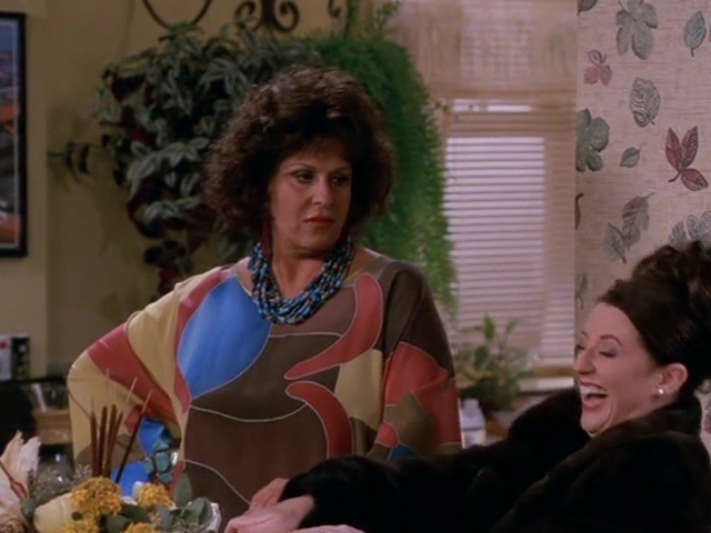 Lainie Kazan as Aunt Honey